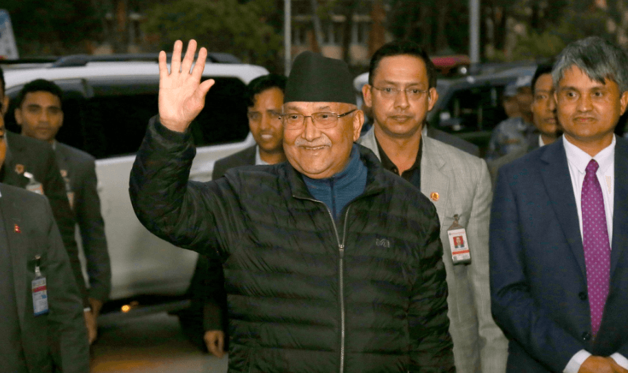 एमाले अध्यक्ष केपी शर्मा ओली सैनिक ब्यारेकबाट फर्किए, भक्तपुर गुण्डुमा बस्दै