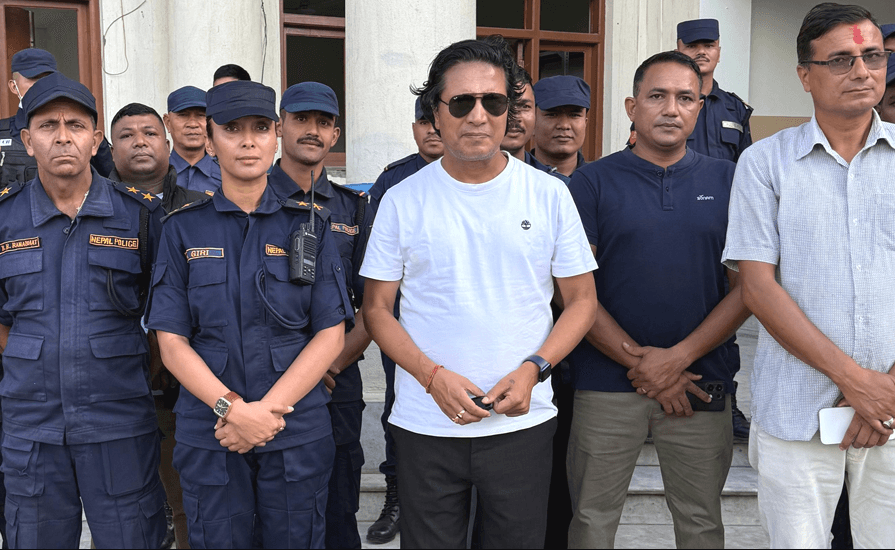 दीपकराज गिरी ले थानकोट प्रहरी चौकीको पुननिर्माणमा ५ लाख सहयोग