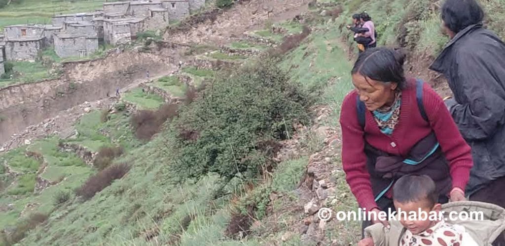 हुम्लामा अचानक बाढी, तिलगाउँ छाडेर गुम्बामा गाउँले 1 til gau humla 15